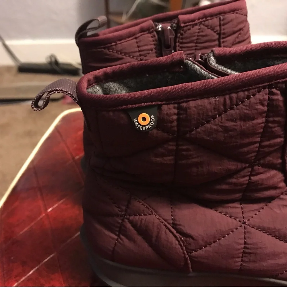 BOGS Women's Snowday Low Waterproof Insulated Winter Snow Boot